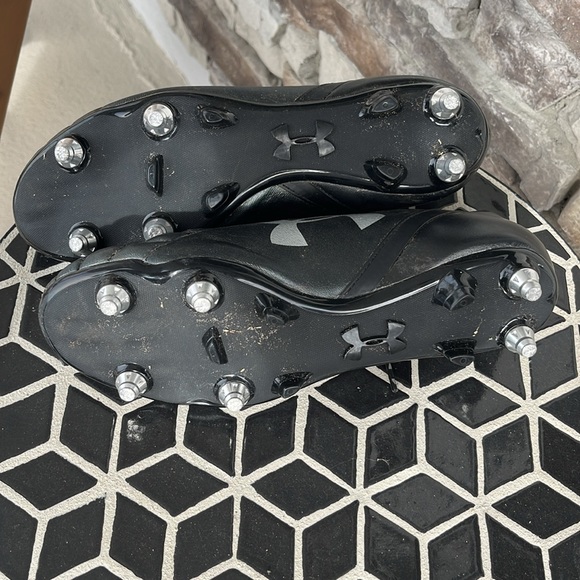 Under Armour Black Soccer Cleats with metal inserts in “like new” condition. - Picture 3 of 3